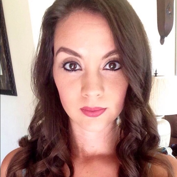 Meet your posher! Posh Ambassador E - Picture 3 of 4